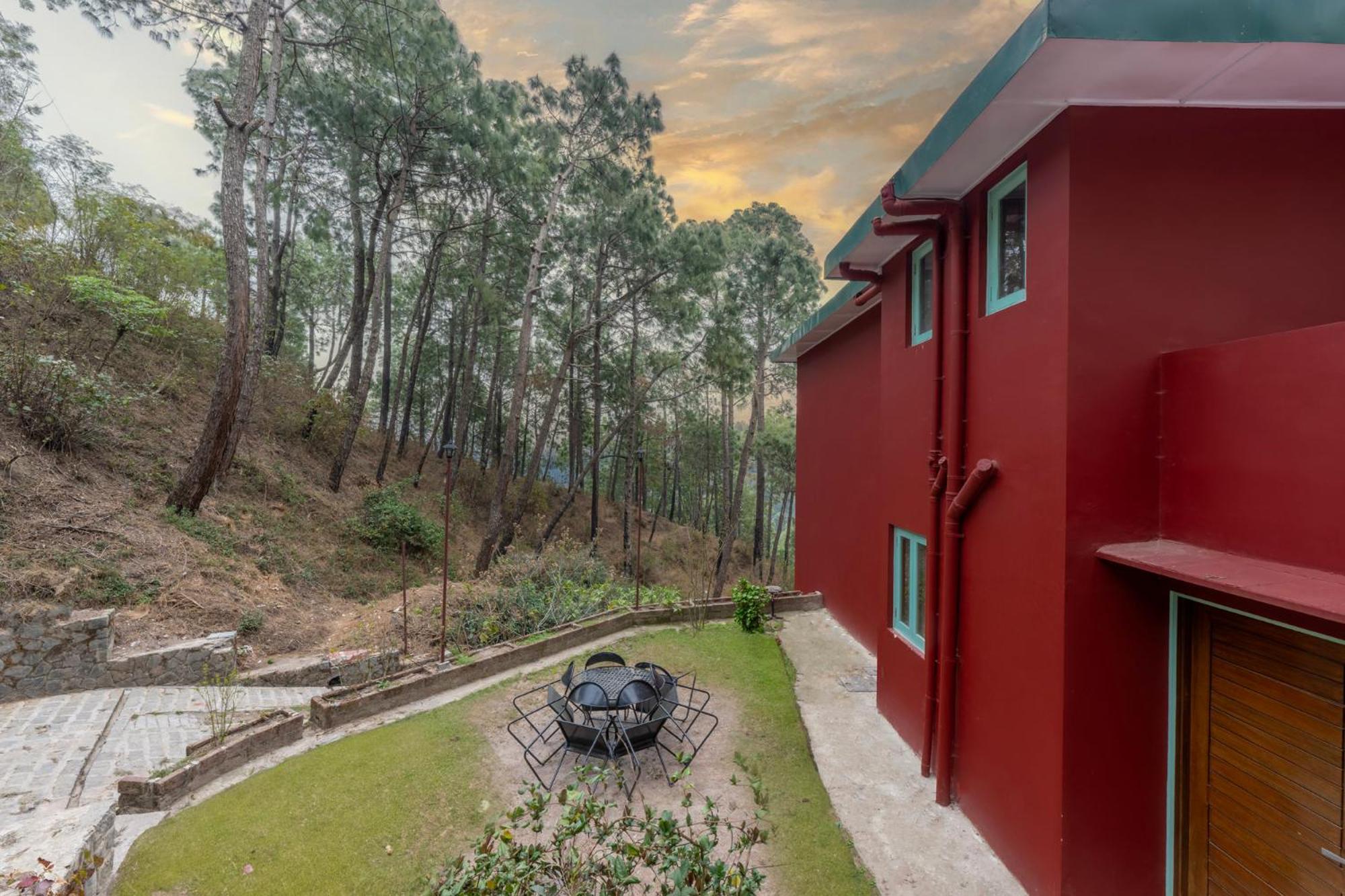 Western Edge Kasauli !Lawn! Bonfire! Peace! Pvt Villa ! 외부 사진